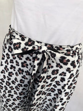 Load image into Gallery viewer, Leo Black Culotte Pants