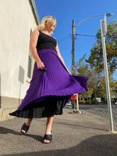 Load image into Gallery viewer, Black/Purple Pleated Skirt