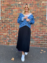 Load image into Gallery viewer, Black/Purple Pleated Skirt